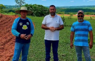Imagem da notícia Prefeito Weliton Guimarães acompanha obras de conservação do solo para o Projeto Taquari Vivo, em Alcinópolis